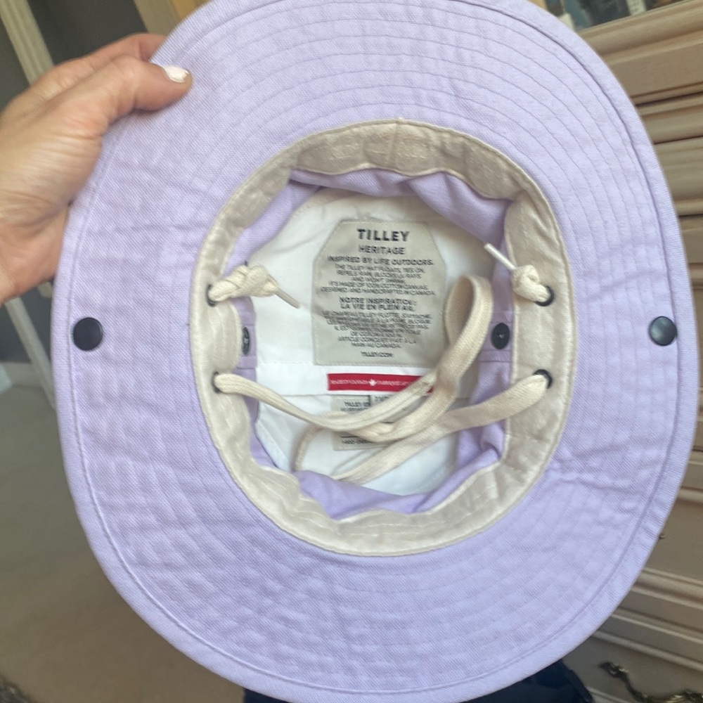 7 1/2 inch size Light purple Tilley hat